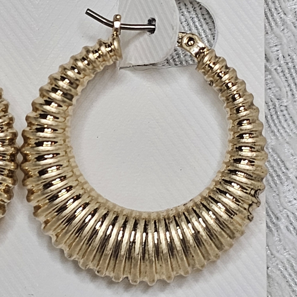 Lauren Ralph Lauren Ribbed Gold Tones Textured Hoop Earrings New Lightweight - Picture 4 of 4